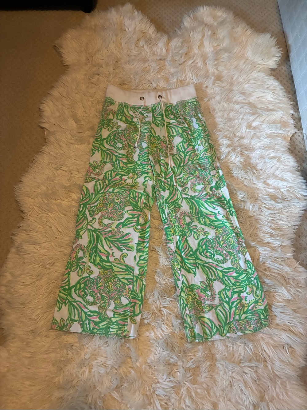 Lilly Pulitzer The Beach Pant — Seeing Pink Elephants Print - Size M